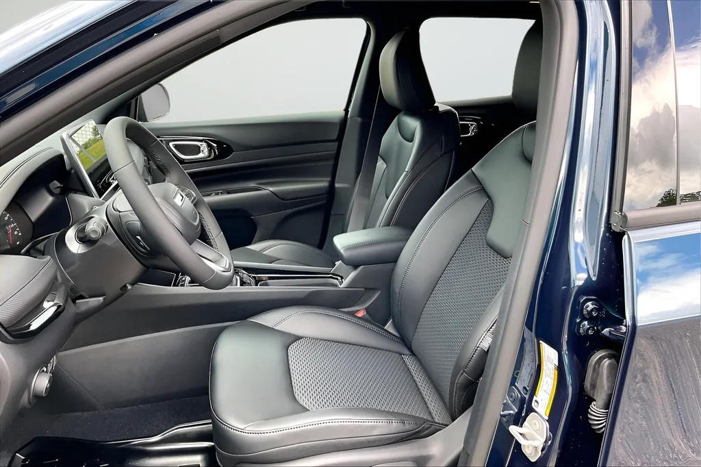 New 2026 Fathom Blue Pearl Coat Jeep Latitude image 10