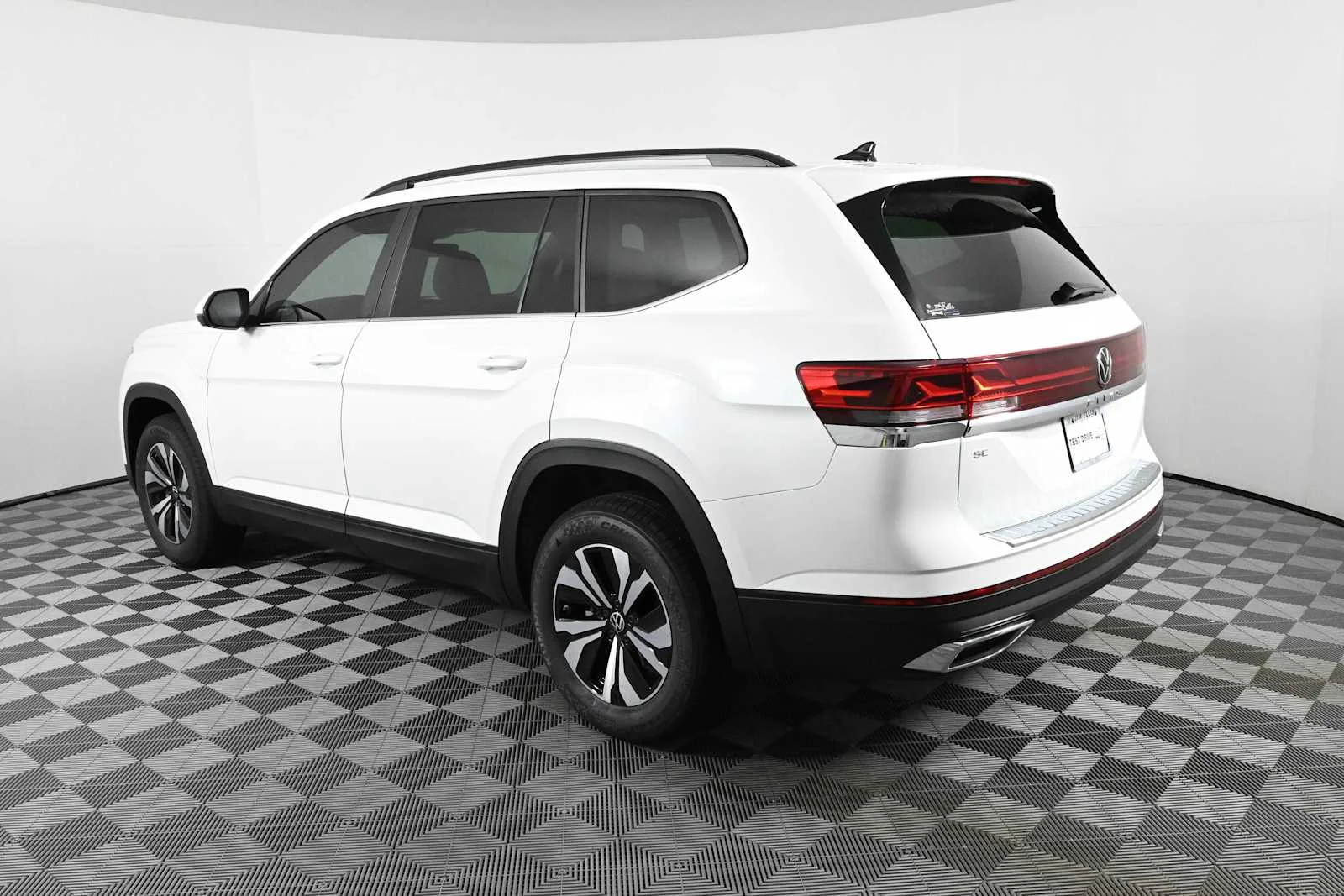 New 2026 Opal White Pearl Volkswagen 2.0T SE image 7