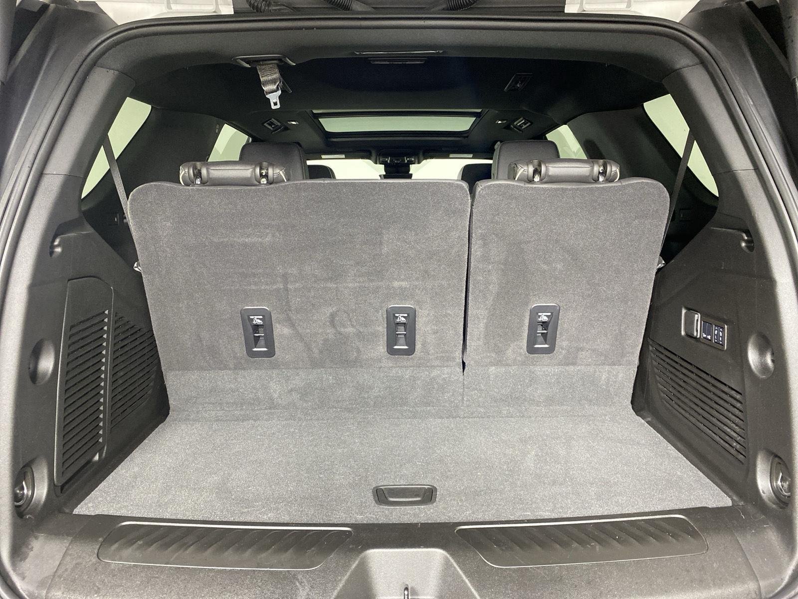 Used 2025 Summit White GMC Elevation image 31