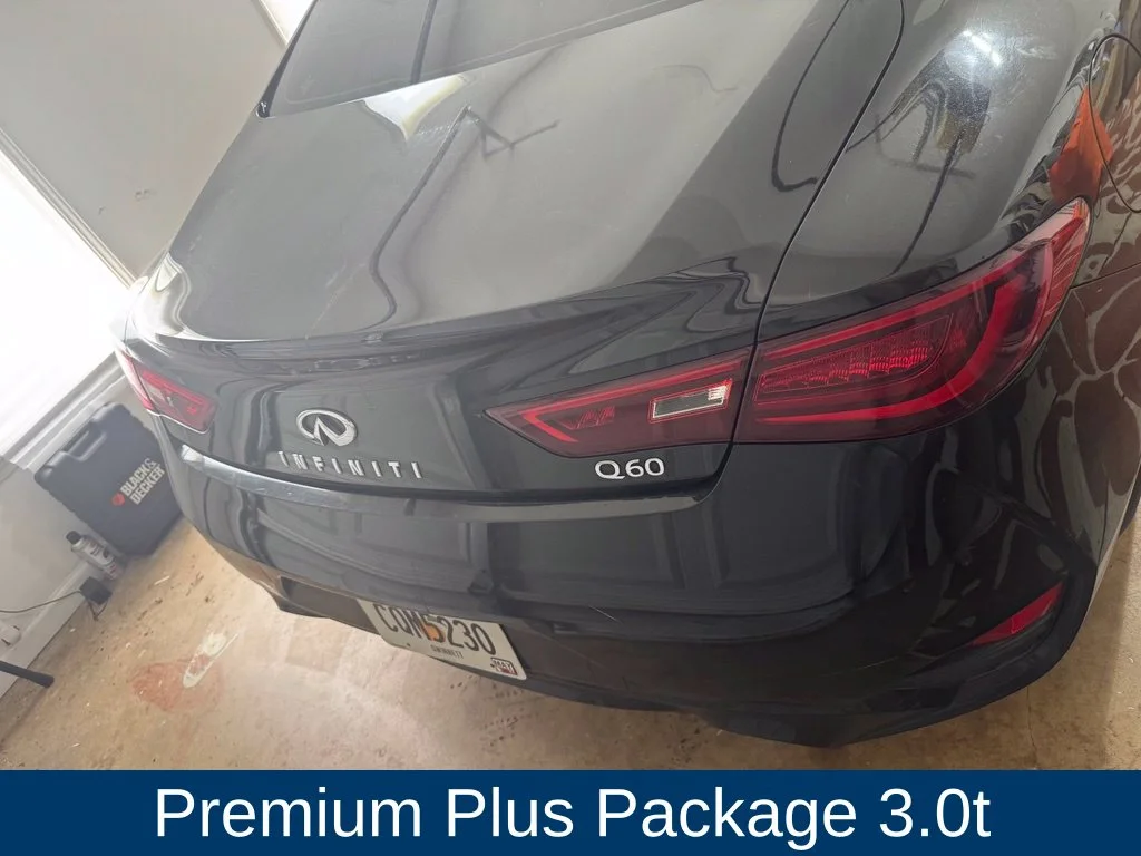 Used 2017 Black INFINITI 3.0t Premium image 3
