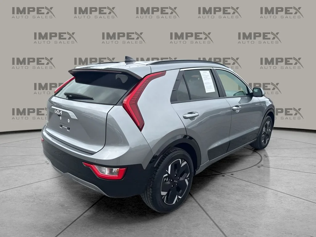 Used 2025 Gray Kia Wind image 5