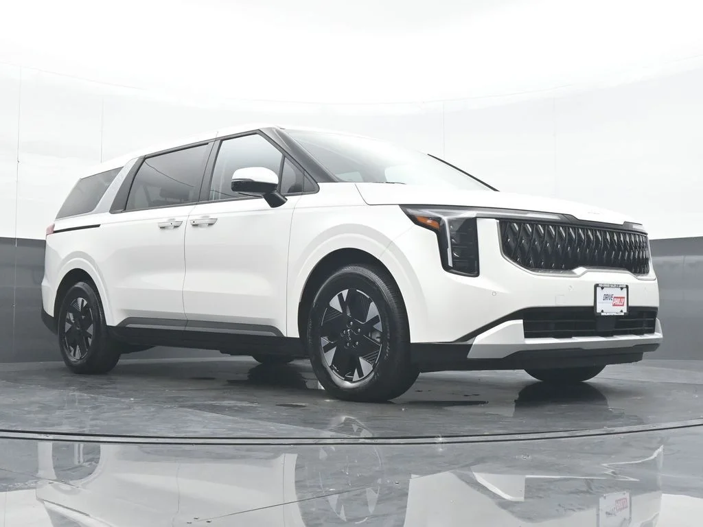 Used 2026 White Kia LXS image 35
