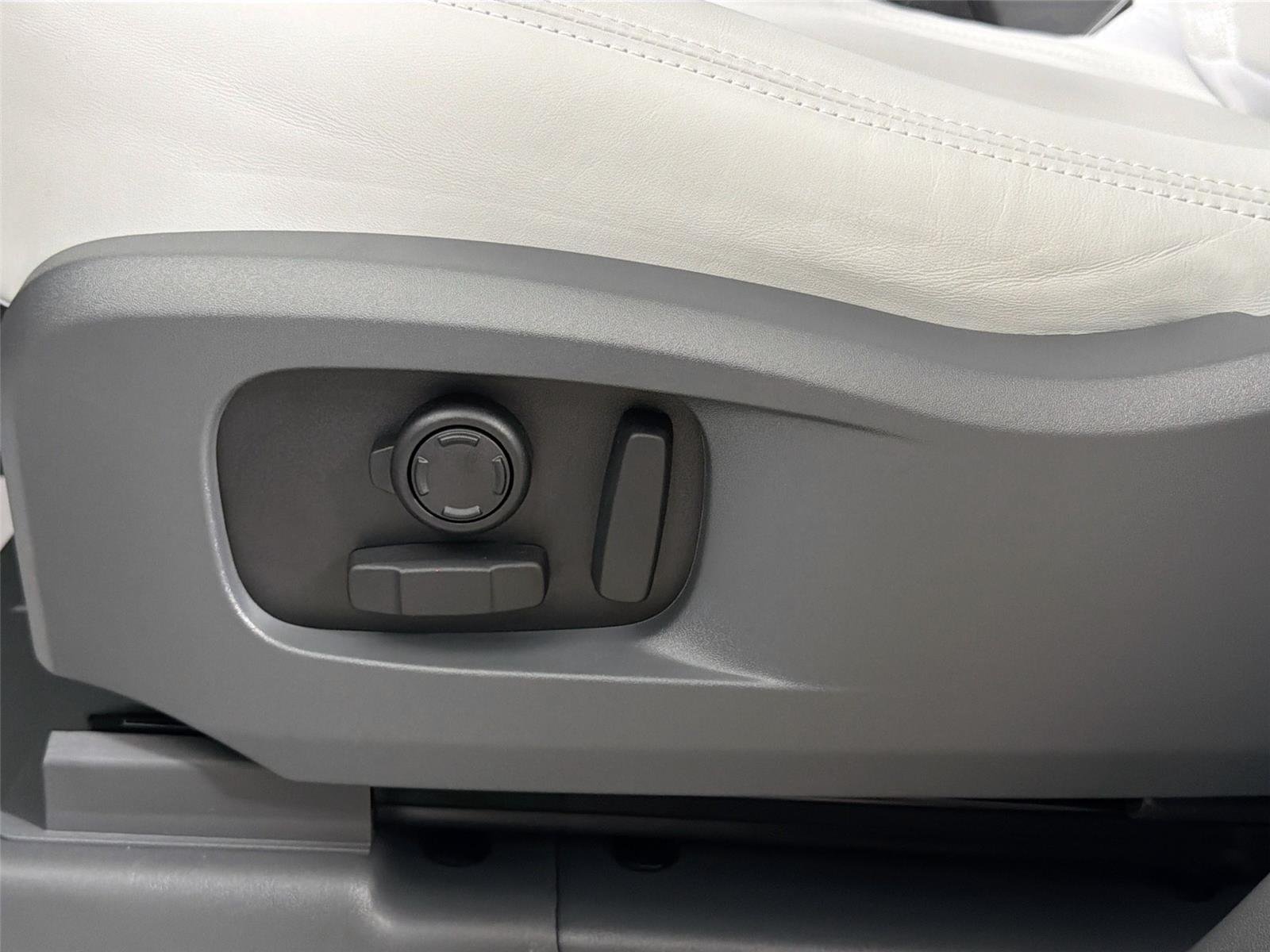 New 2026 Borasco Grey LAND ROVER X-Dynamic SE image 18
