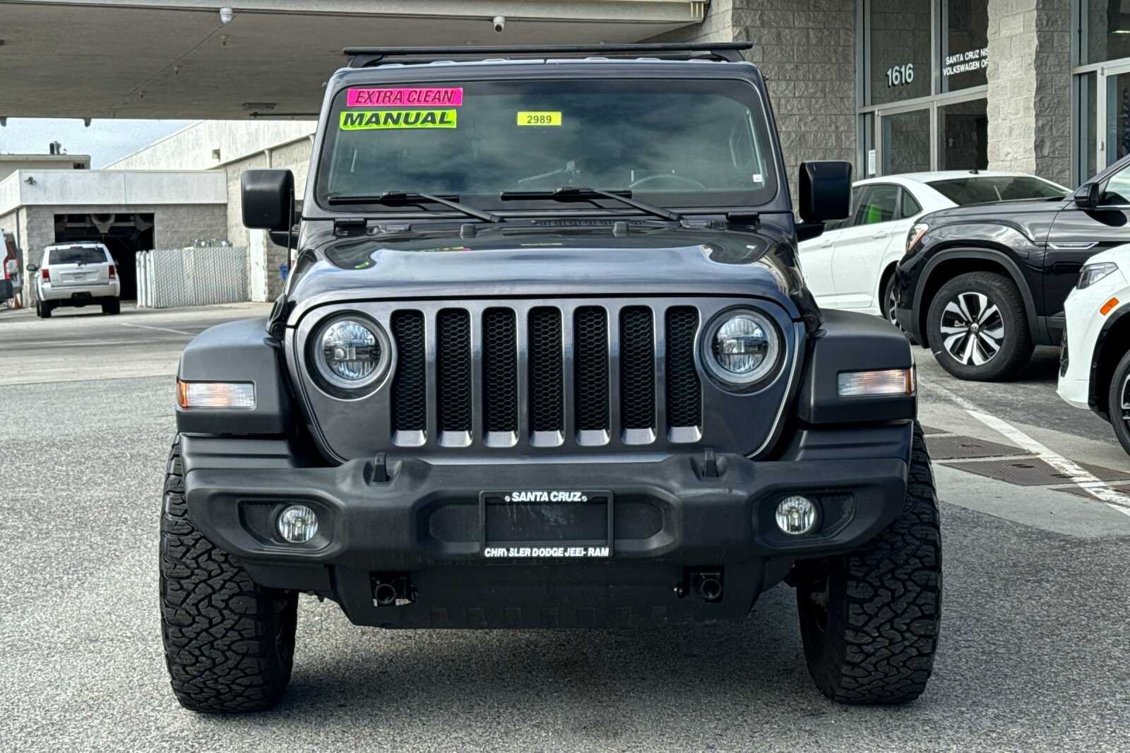 Used 2019 Gray Jeep Sport S image 9