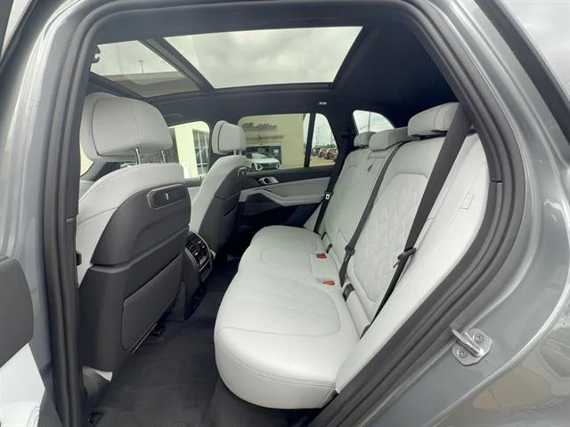 New 2026 Skyscraper Grey Metallic BMW xDrive40i image 27