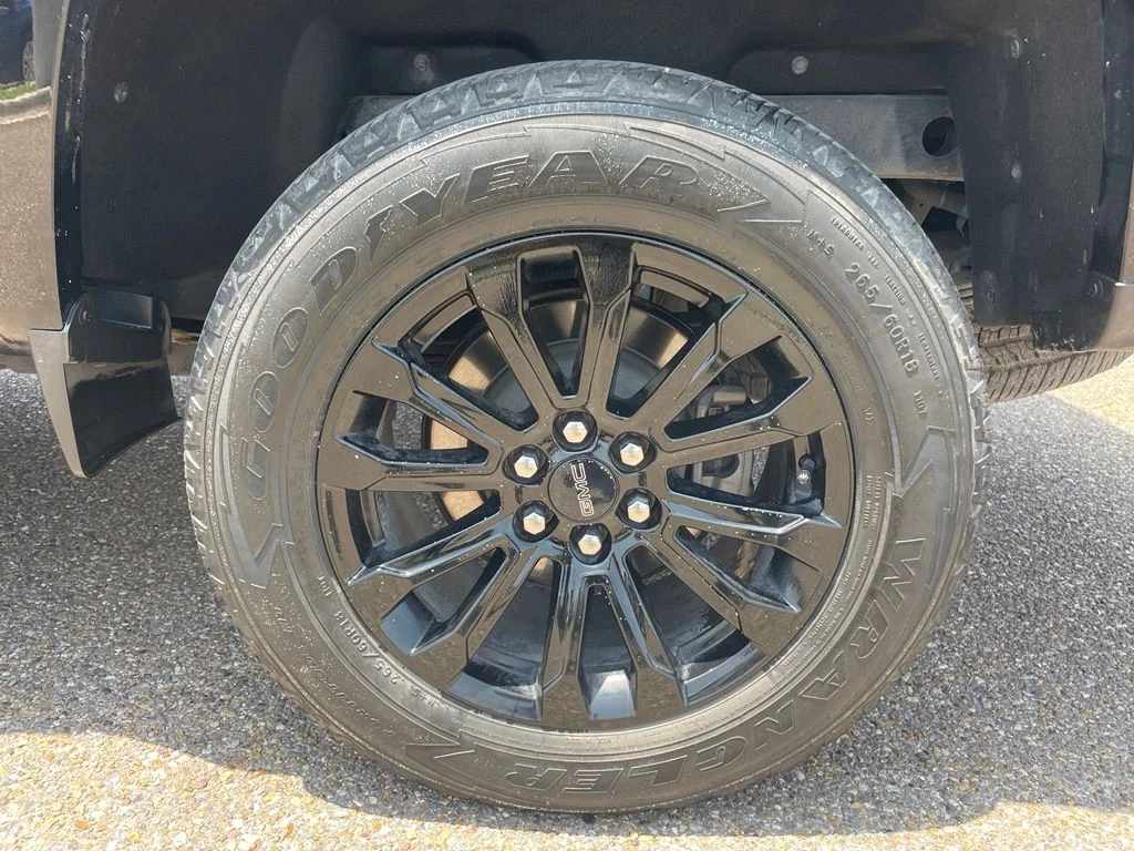 Used 2022 Black GMC Elevation image 17