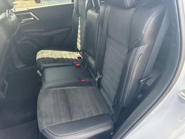 Used 2024  Mitsubishi SE image 17