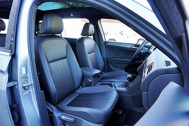 Used 2023 Silver Volkswagen 2.0T SE R-Line Black image 11