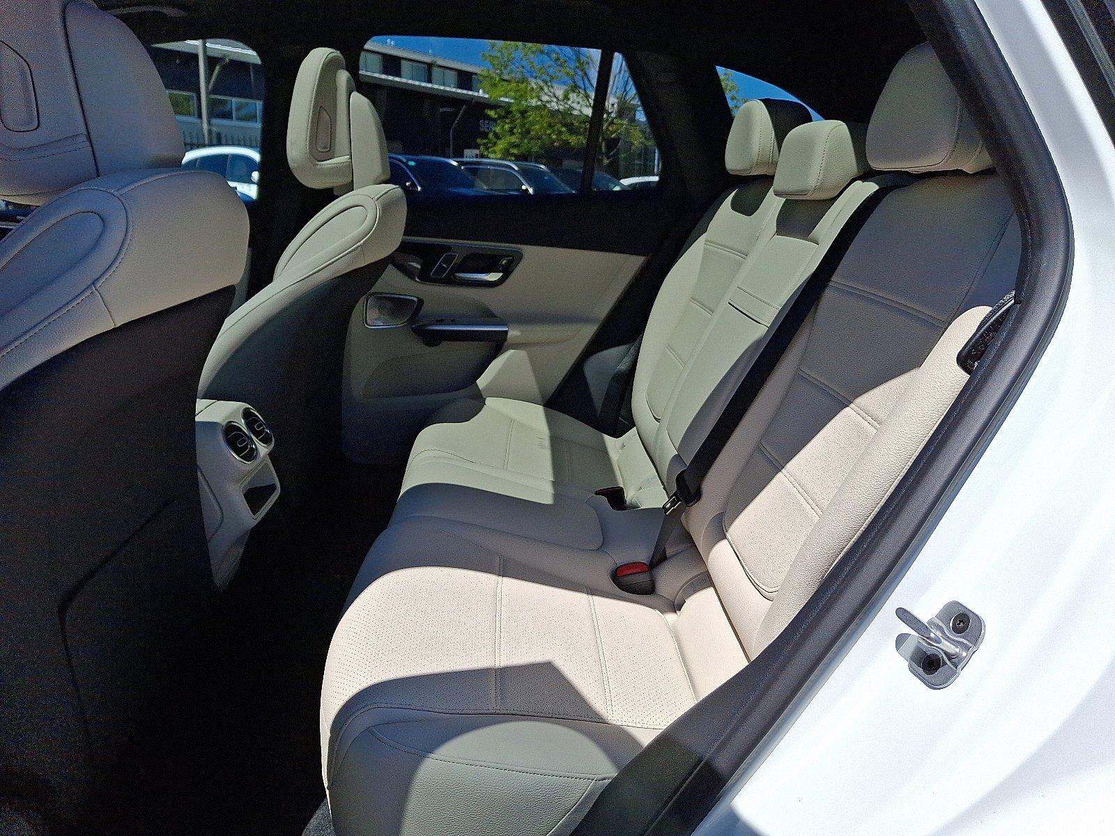 New 2026 Polar White Mercedes-Benz GLC 300 image 6