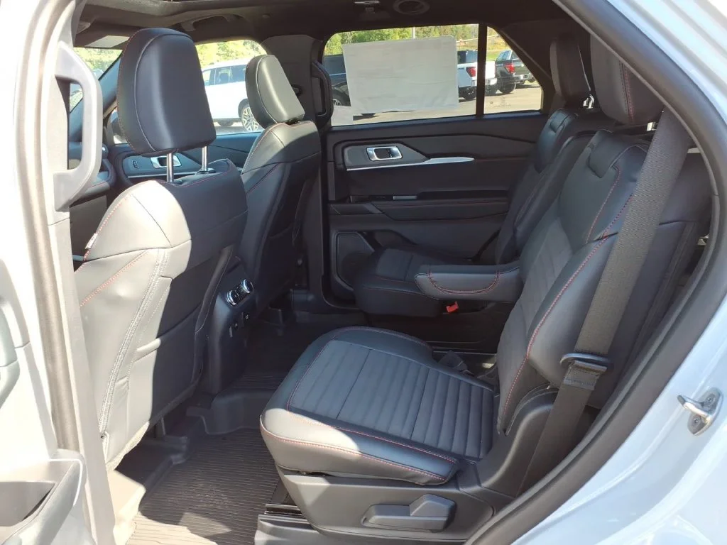 2026 Ford Explorer ST-Line - Photo 11