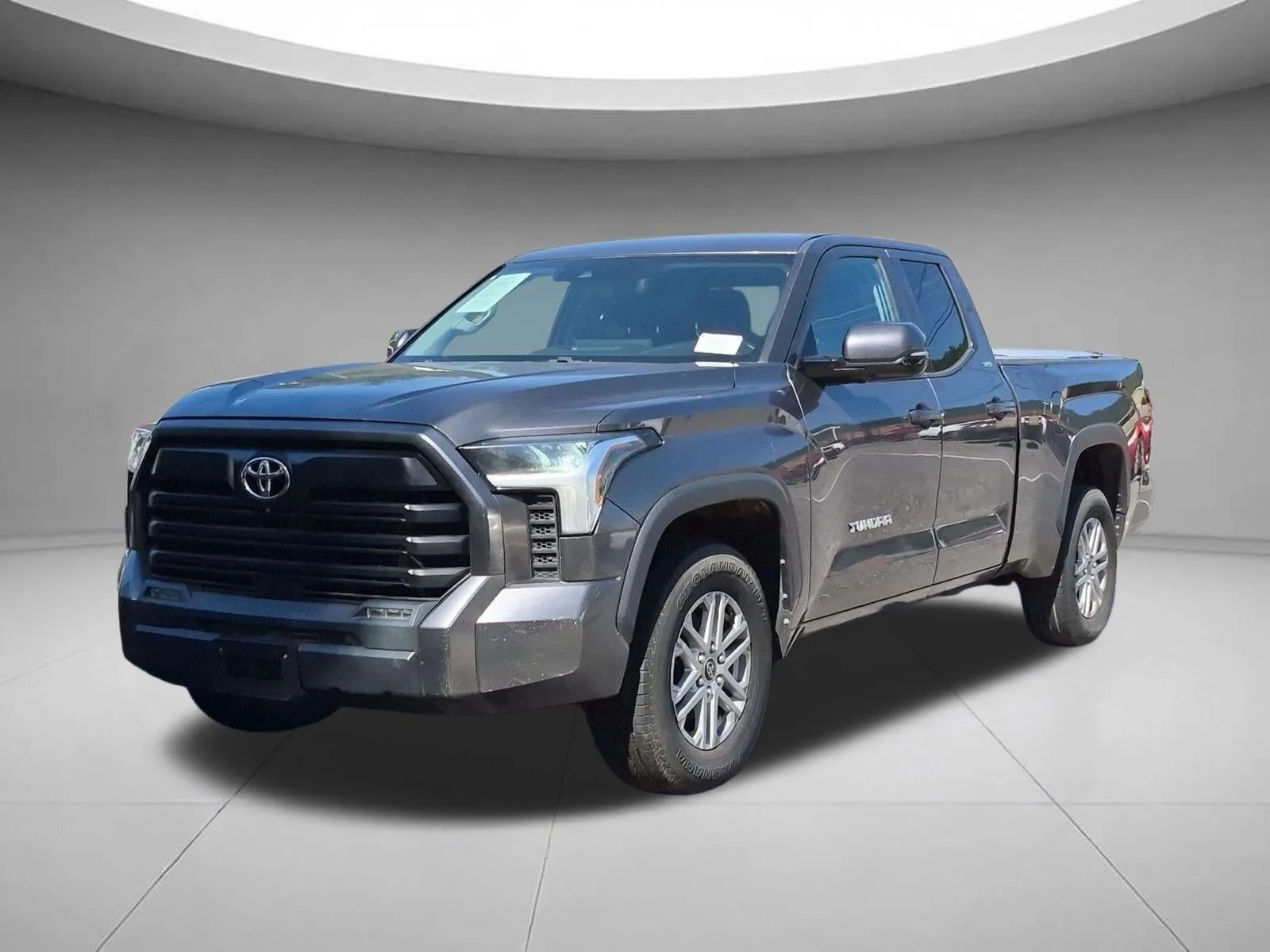 Used 2022  Toyota SR5 image 1