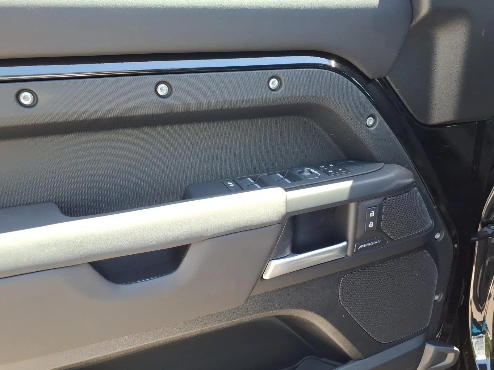 New 2026 Santorini Black LAND ROVER S image 10