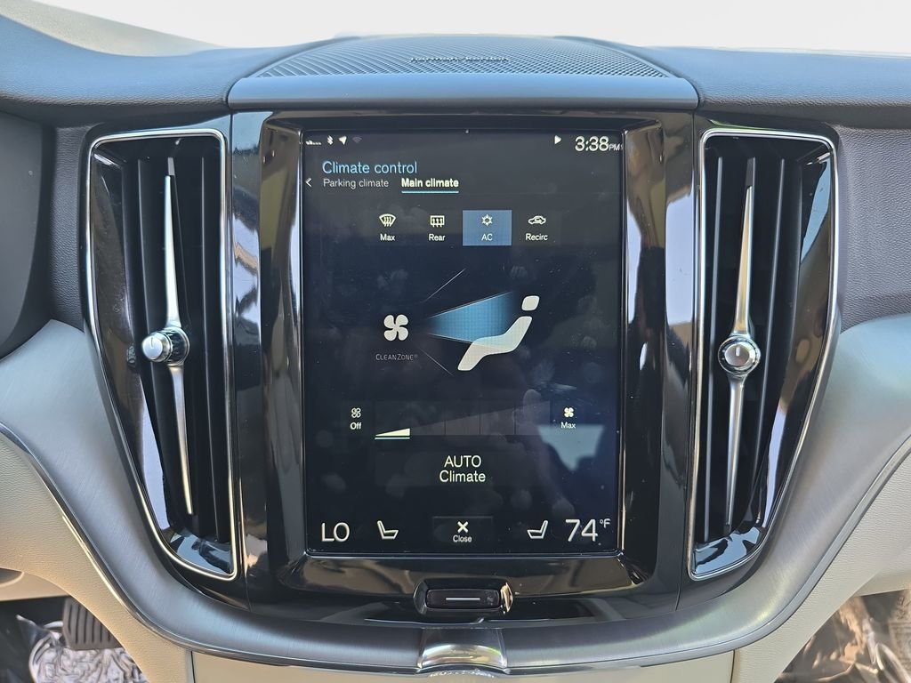 Used 2020 White Volvo T5 Momentum image 27