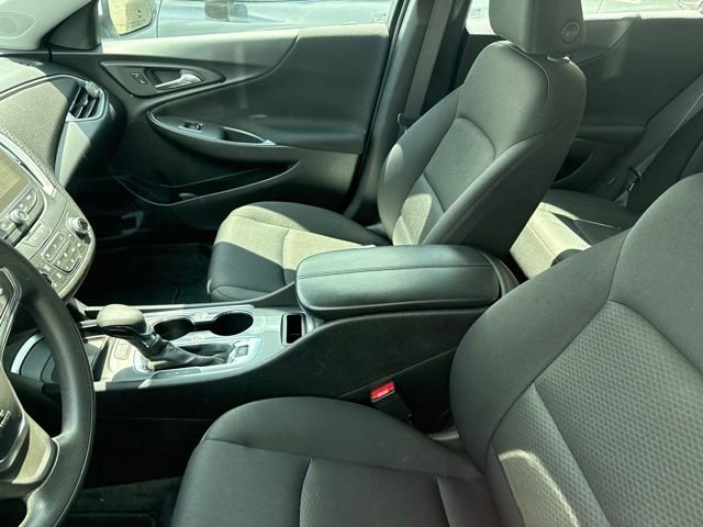 Used 2025 White Chevrolet LT image 3