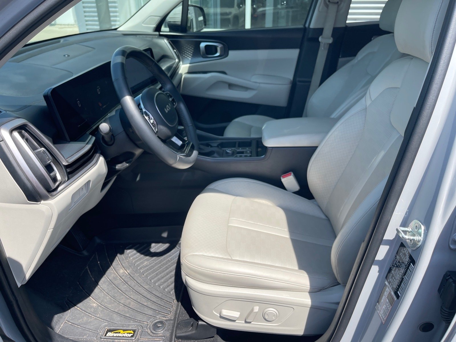 Used 2024 Silver Kia S image 10