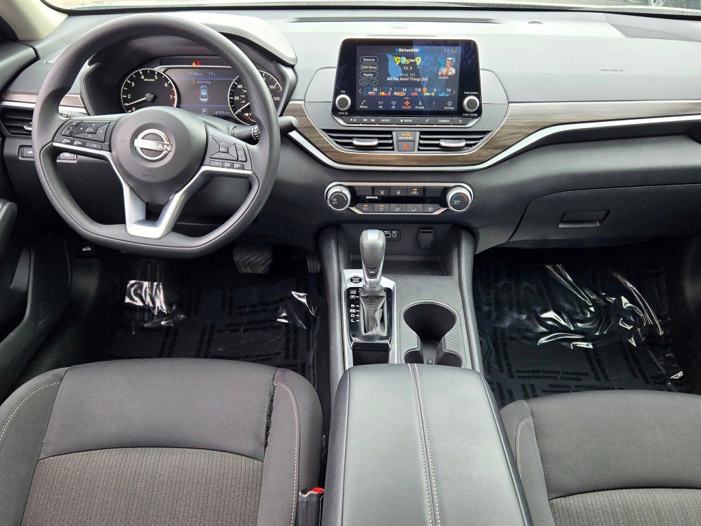 2025 Nissan Altima SV - Photo 17