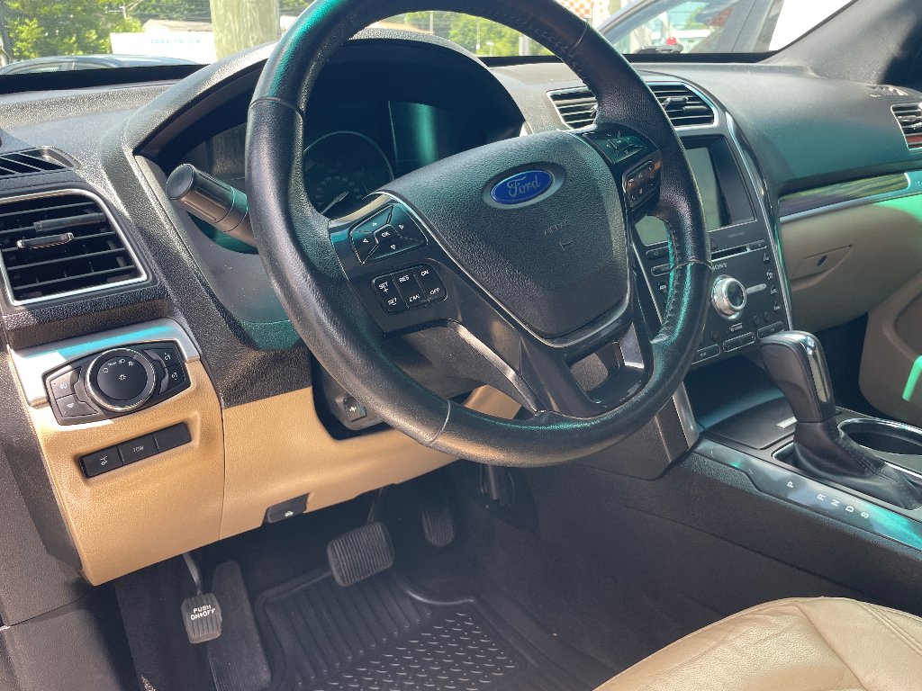 Used 2016 White Platinum Metallic Tri-Coat Ford Limited image 4