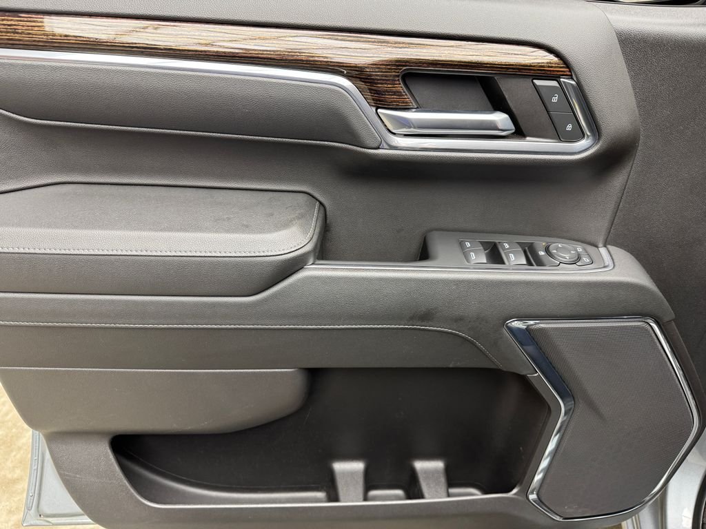 Used 2024 Silver GMC Elevation image 10