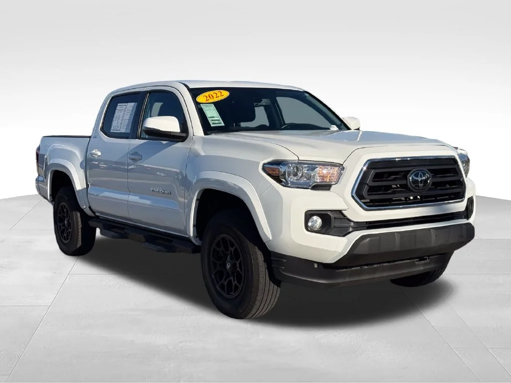 Used 2022 White Toyota SR5 image 30