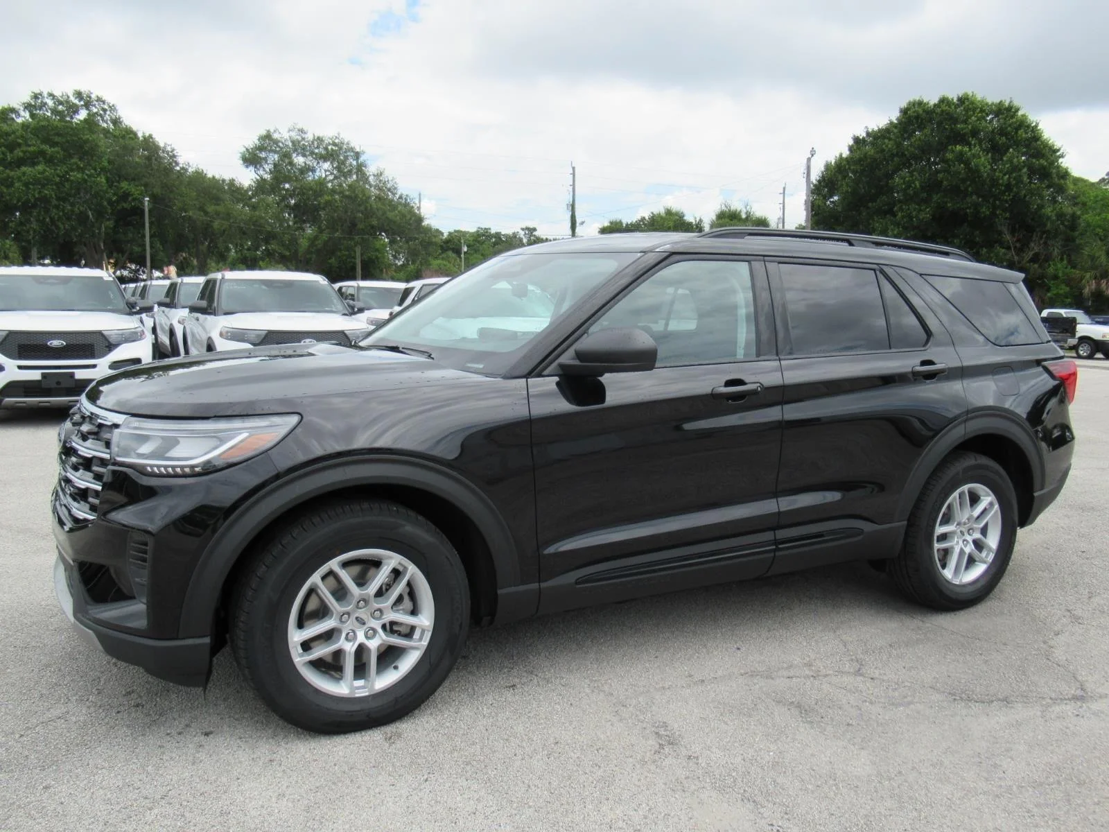 New 2026 Agate Black Metallic Ford Active image 4