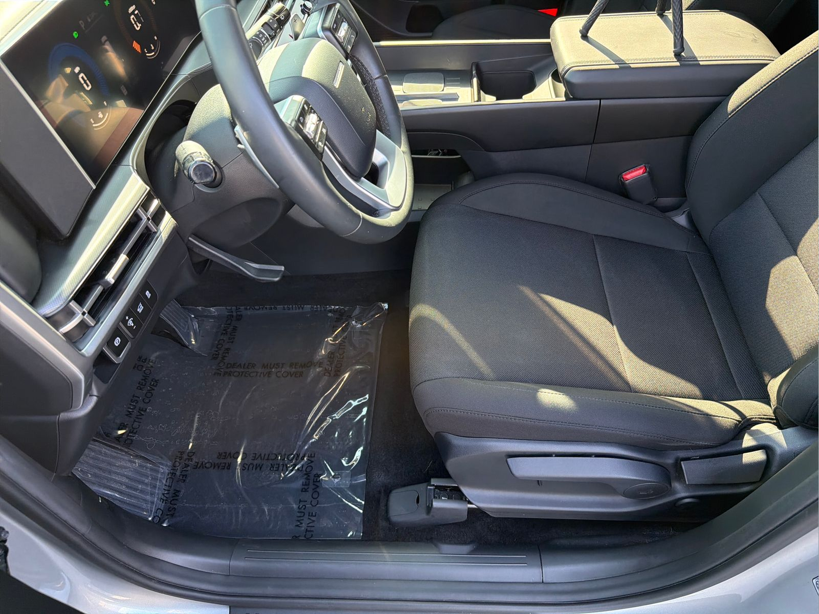 Used 2024 Silver Hyundai SE image 28
