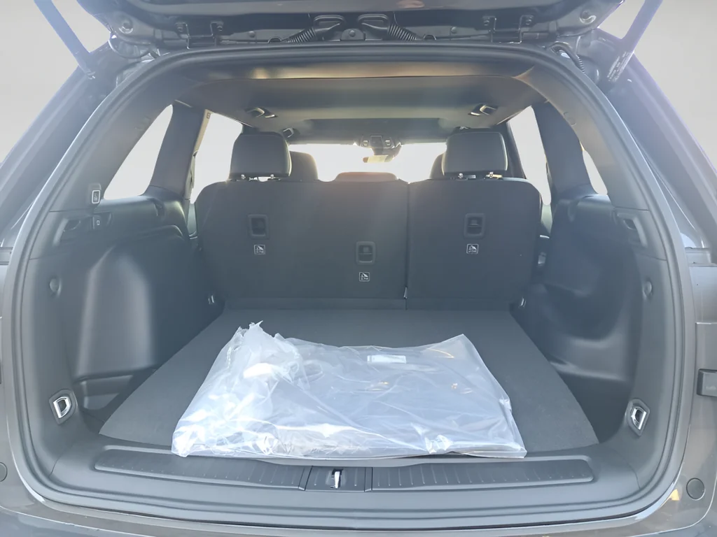 New 2025 Baltic Gray Metallic Clear-Coat Exterior Paint Jeep Altitude X image 27