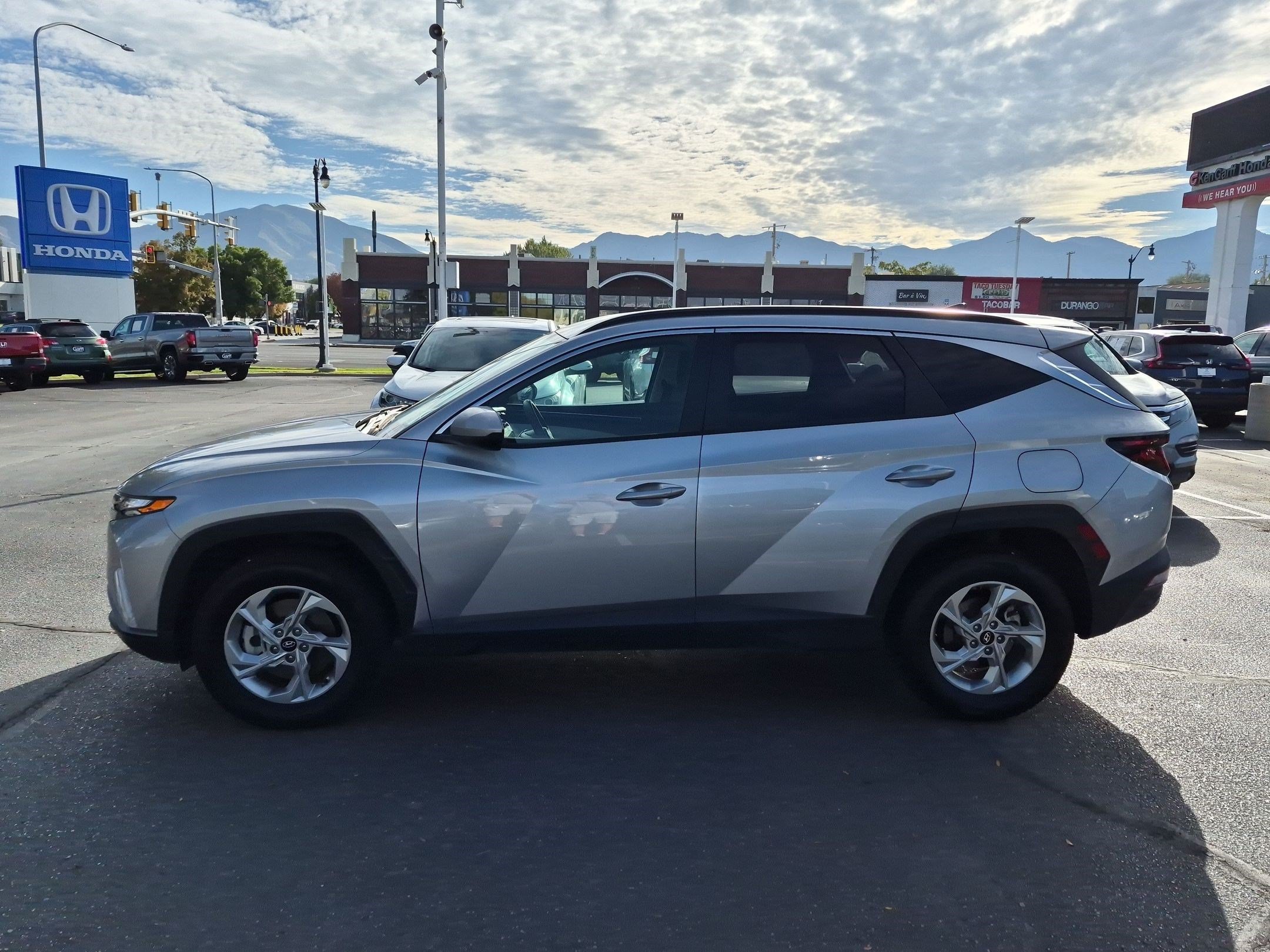 Used 2024 Shimmering Silver Hyundai SEL image 7