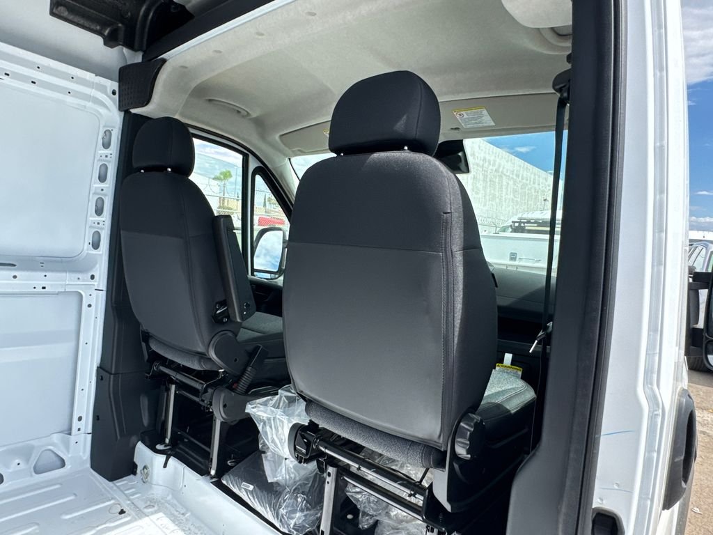 New 2027 Bright White Clearcoat RAM Base image 17