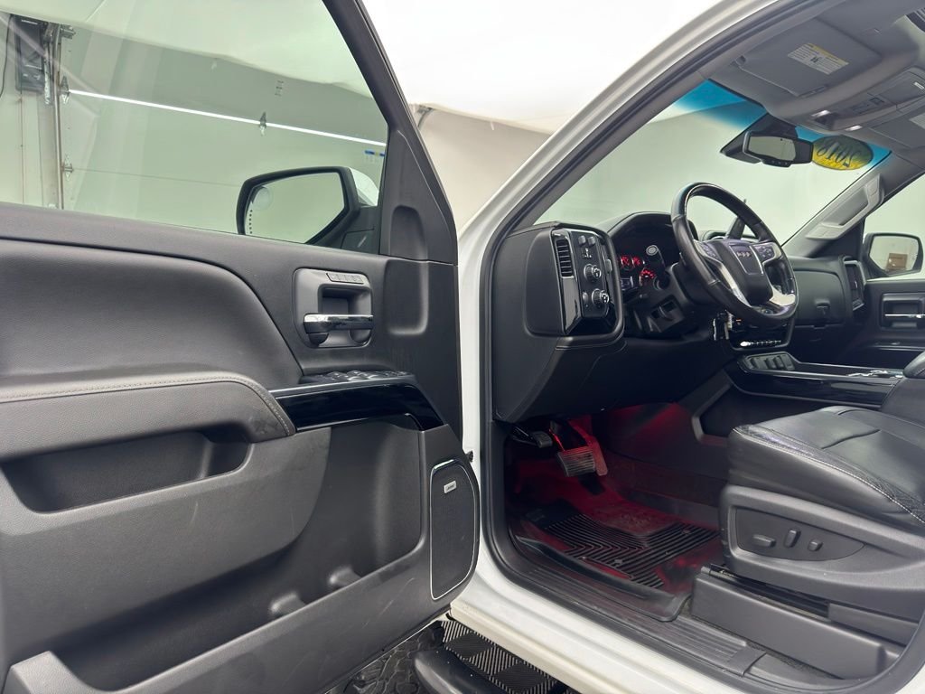 Used 2018 White Frost Tricoat GMC SLT image 15