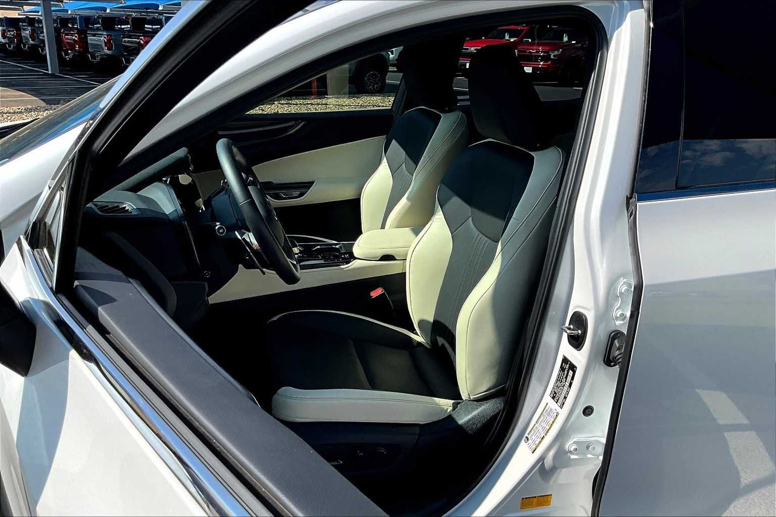 Used 2024 Eminent White Pearl Lexus Premium image 7