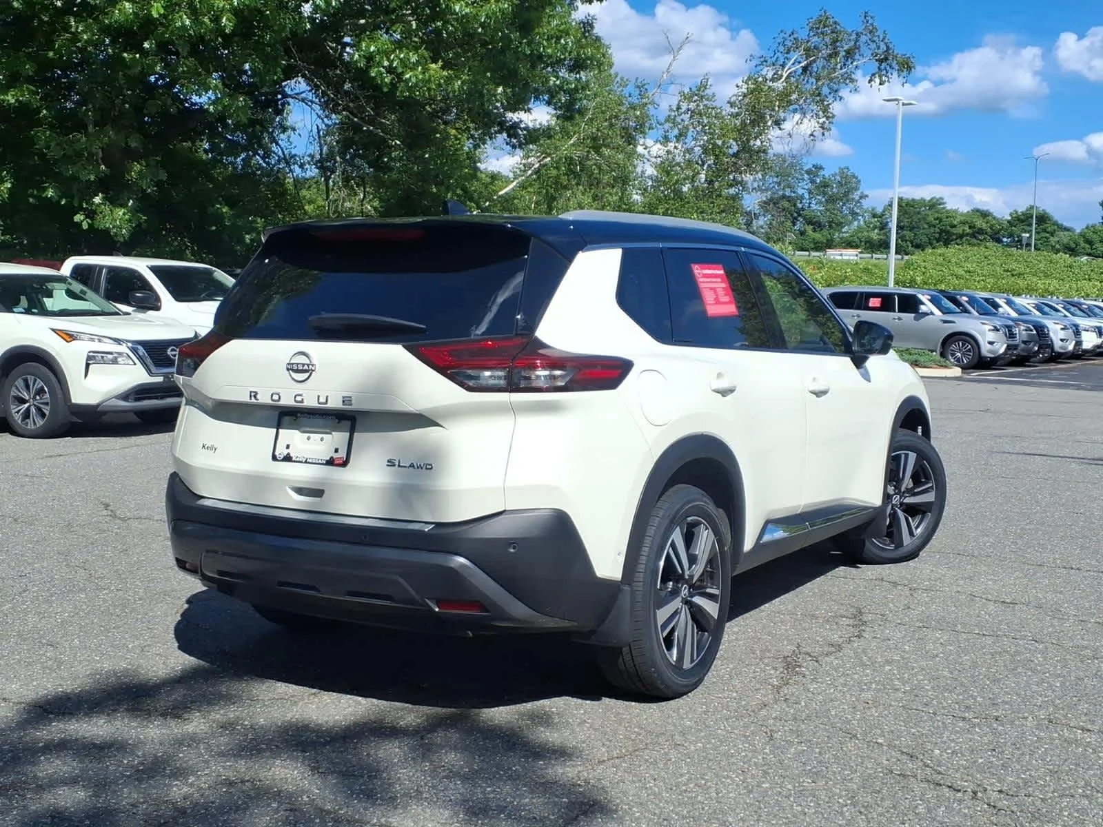 Certified Used 2023 Pearl White Tricoat/Super Black Nissan SL image 5