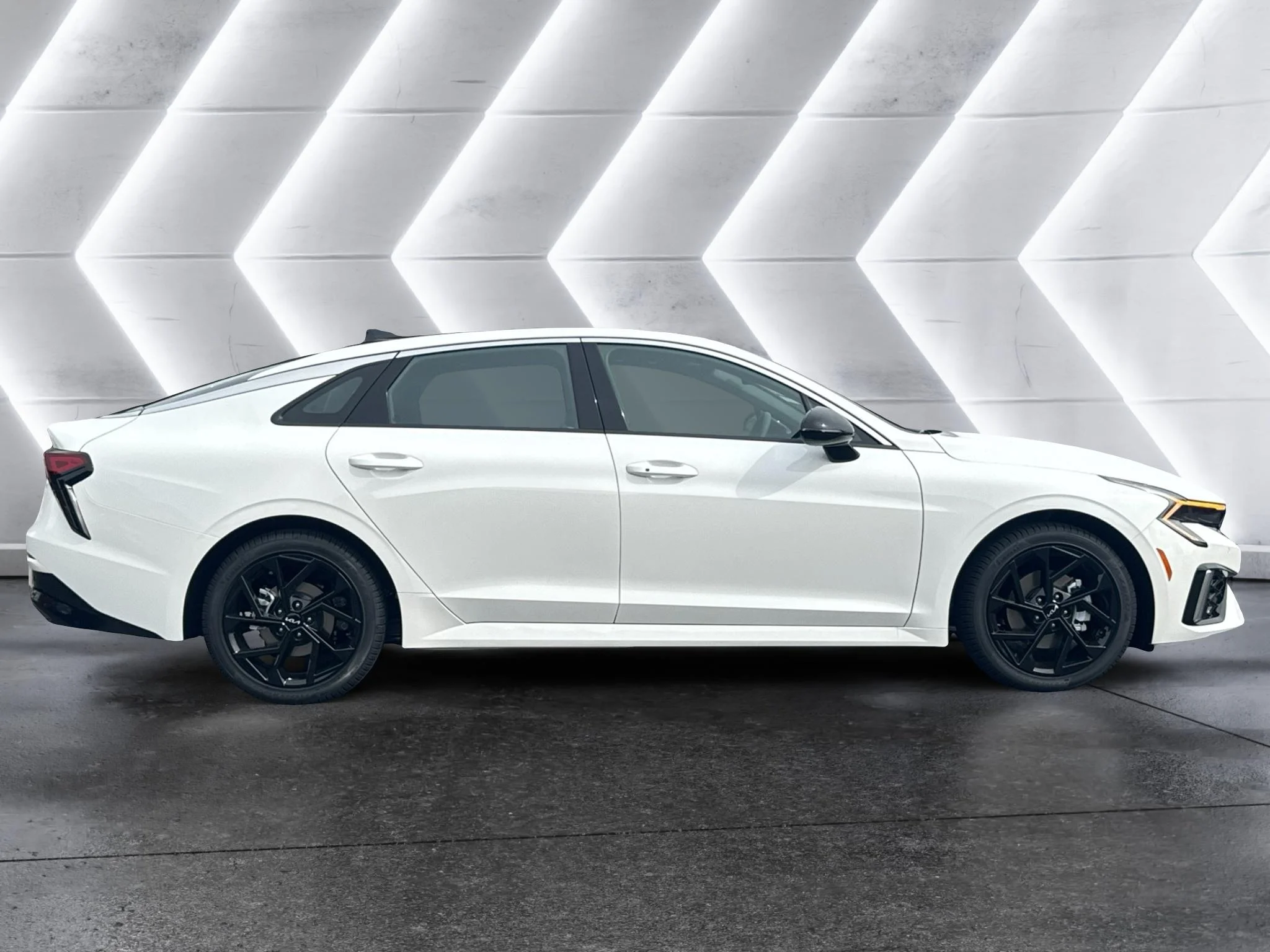 New 2027 Snow White Pearl Kia GT-Line image 4
