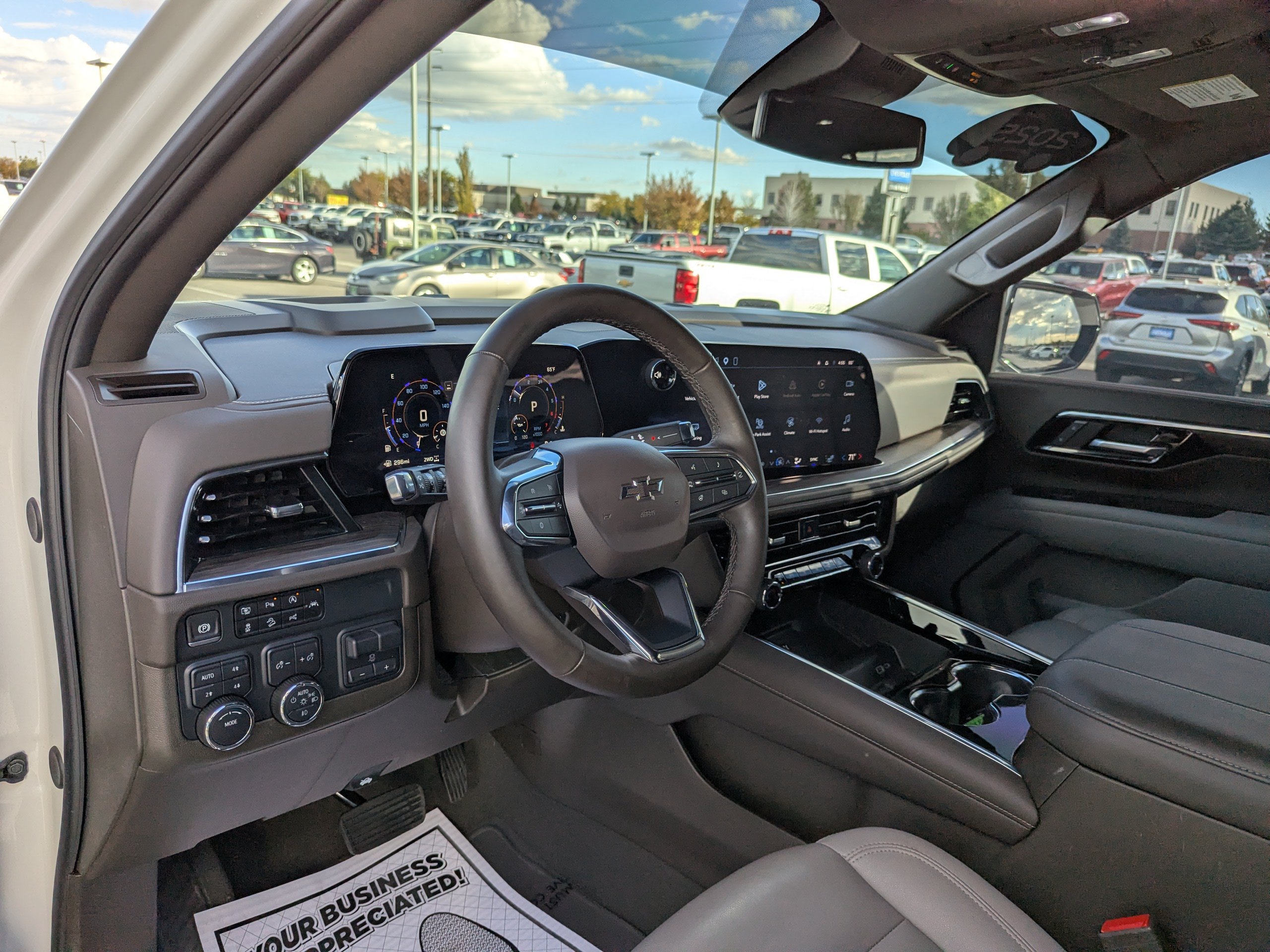 2025 Chevrolet Suburban Z71 - Photo 13