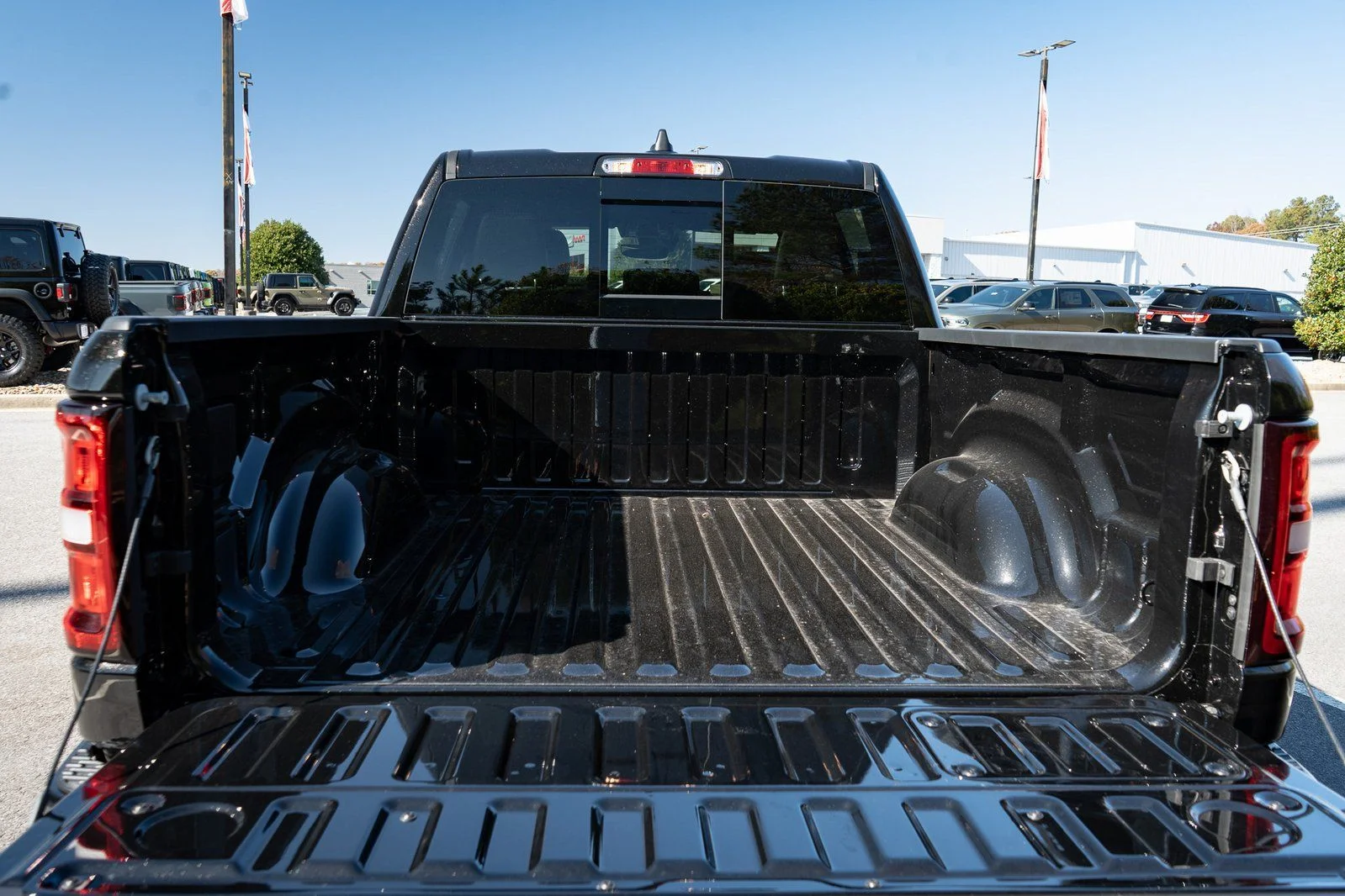 New 2026 Diamond Black Crystal Pearl-Coat Exterior Paint RAM Laramie image 9