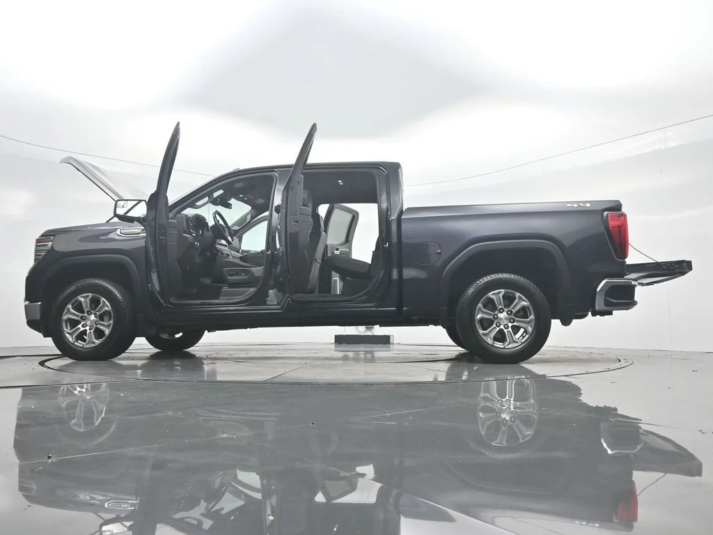 Used 2025 Silver GMC SLT image 51