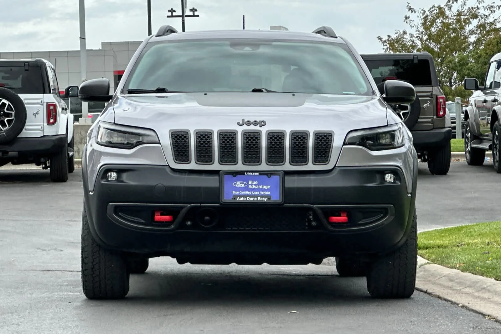 Certified Used 2019 Billet Silver Clearcoat Metallic Jeep Trailhawk Elite image 10
