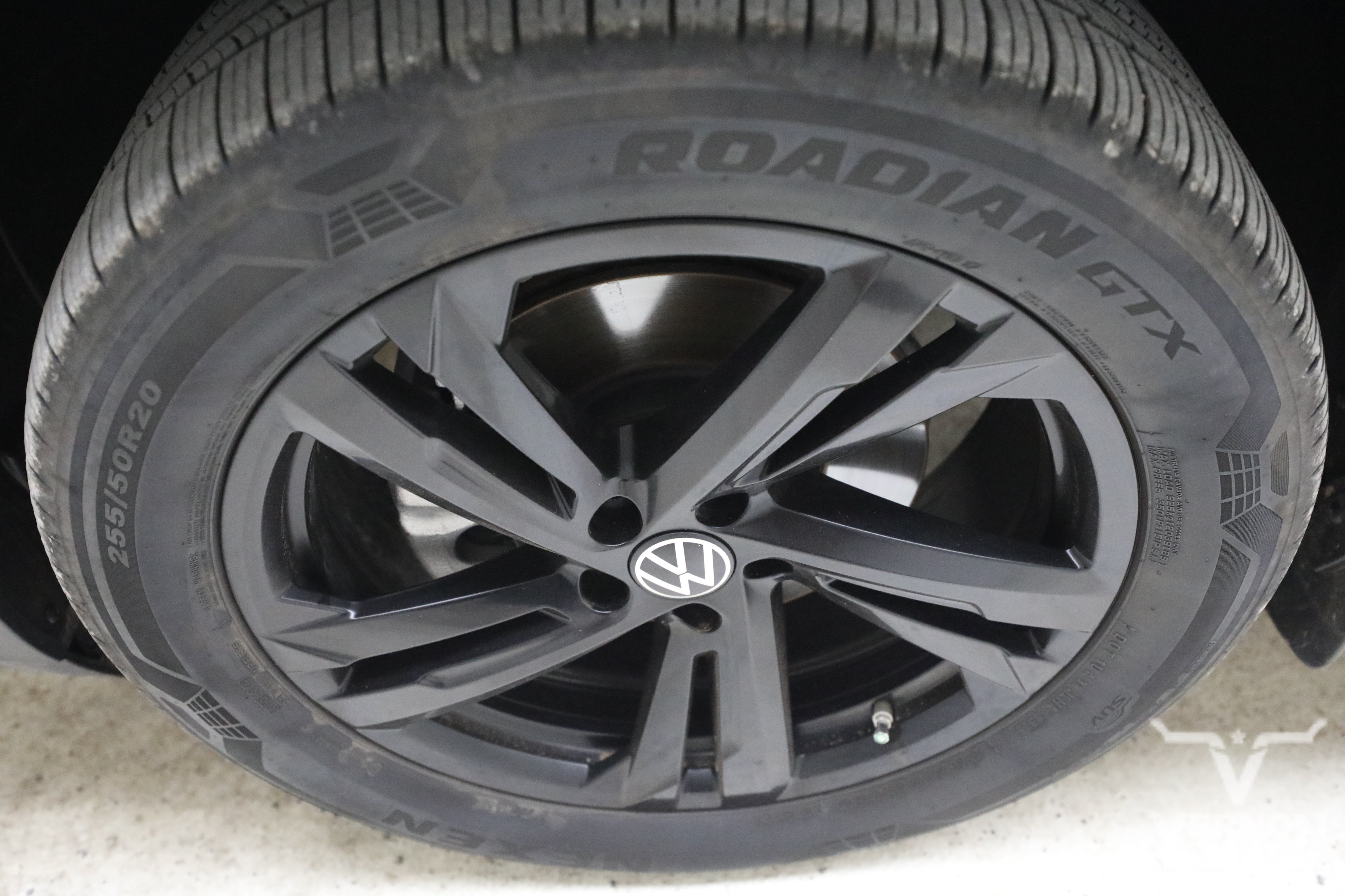 Used 2026 Silver Mist Metallic Volkswagen Y image 30