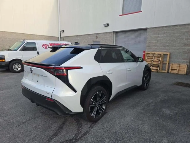 Used 2023 Wind Chill Pearl w/Black Roof Toyota Limited image 8