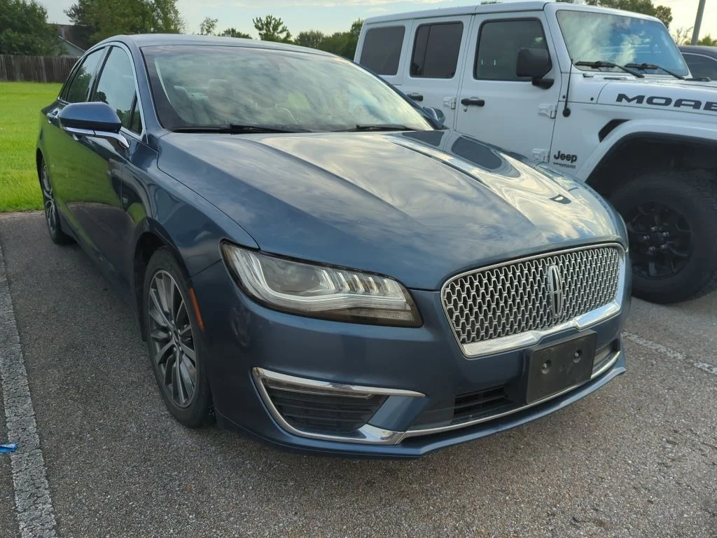 Used 2019 Diamond Lincoln Standard image 2