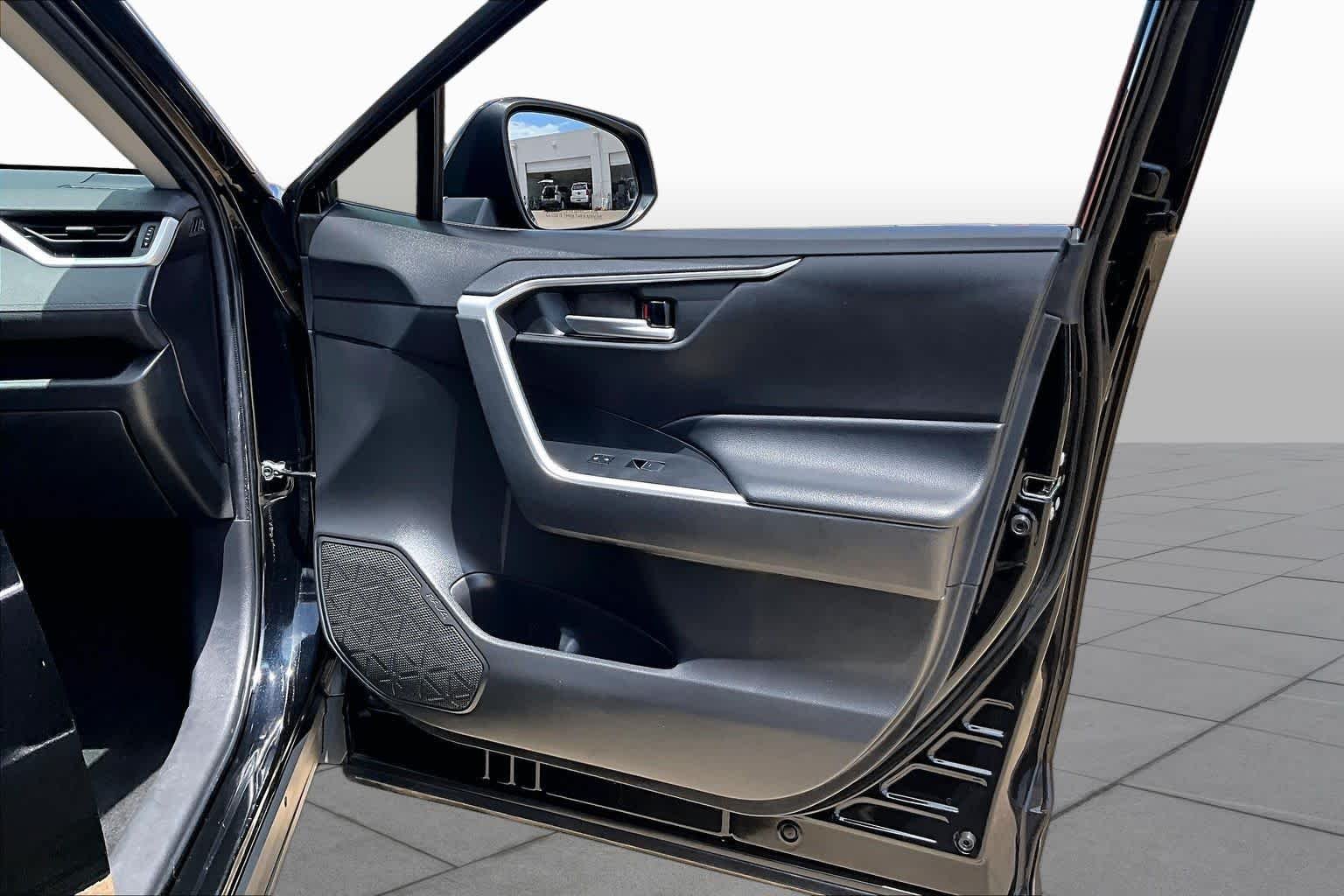 2023 Toyota RAV4 XLE - Photo 22