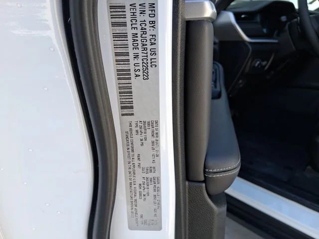 New 2026 Bright White Clear-Coat Exterior Paint Jeep Altitude image 30