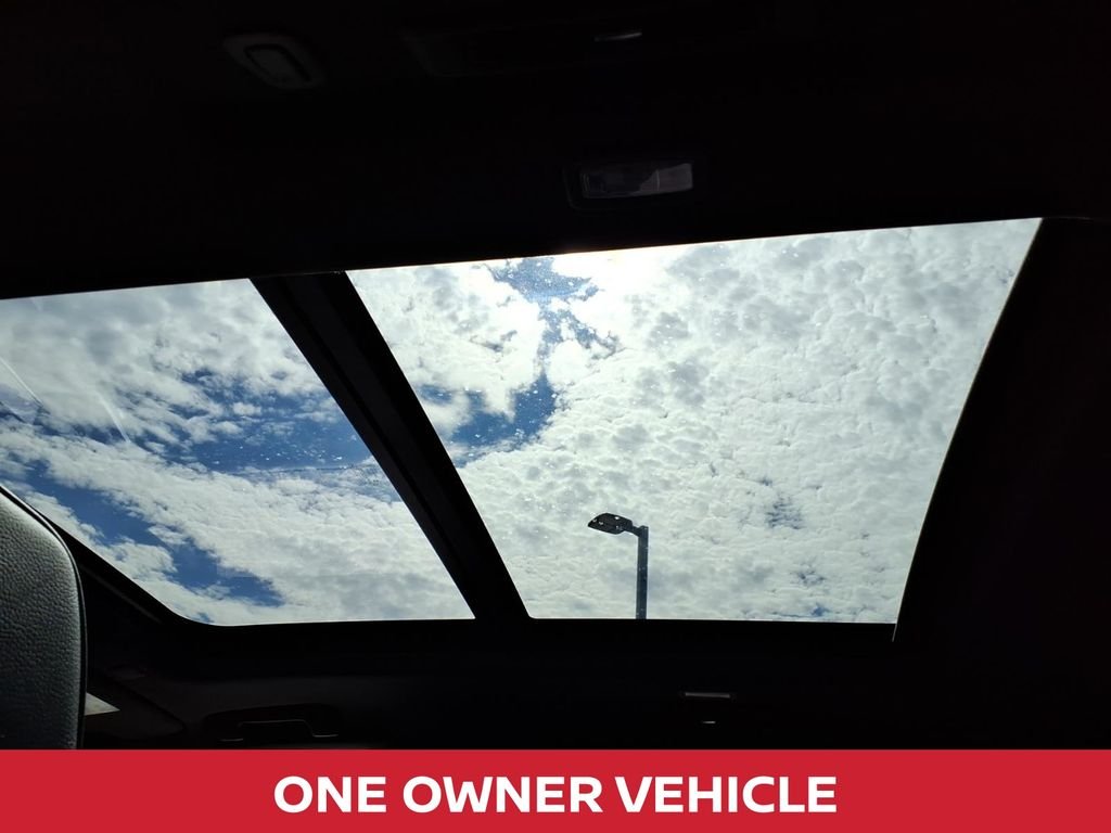 Used 2024 White Frost GMC Denali w/panoramic sunroof image 4