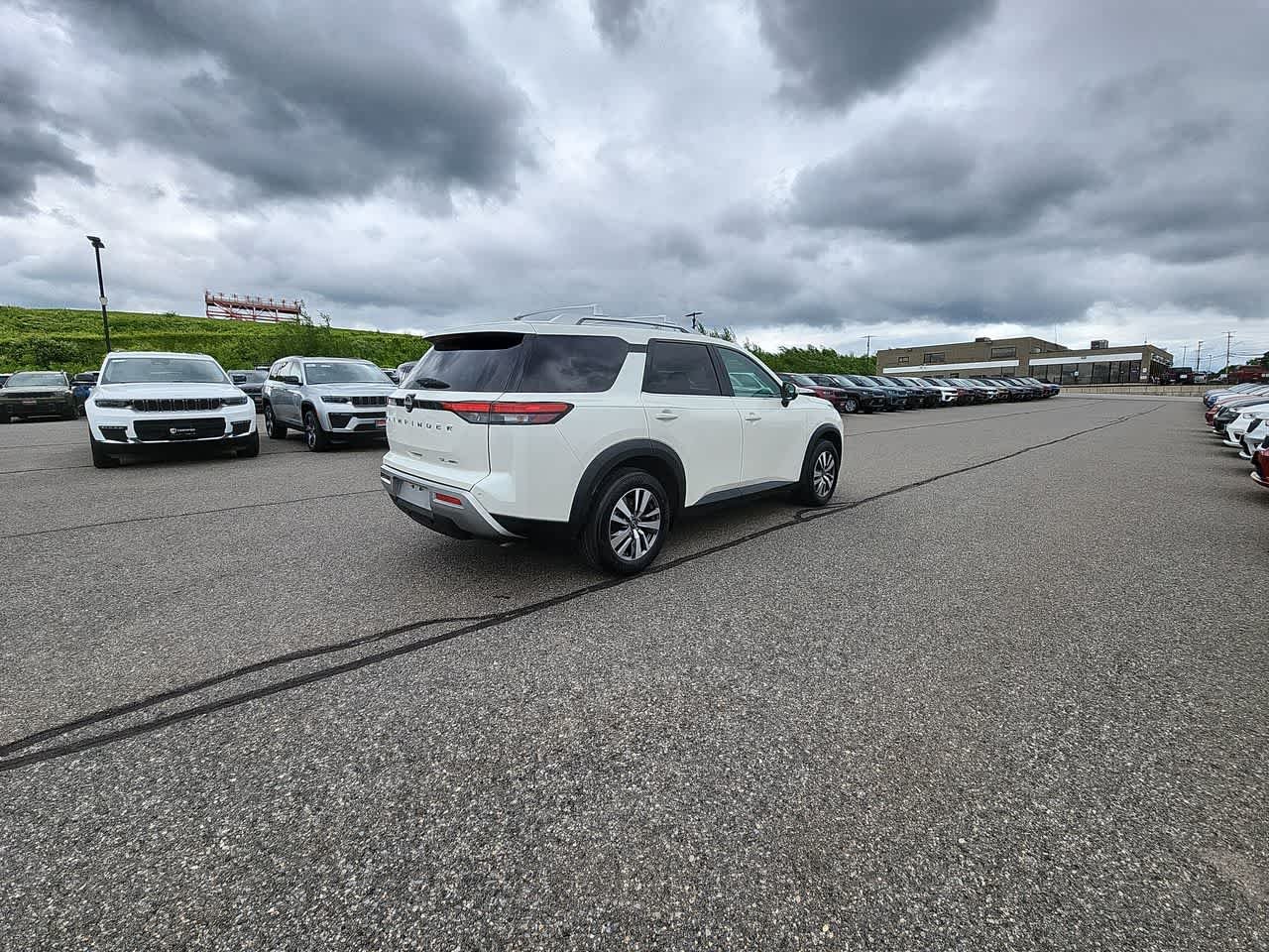 Used 2023 Pearl White Tricoat Nissan SL image 8