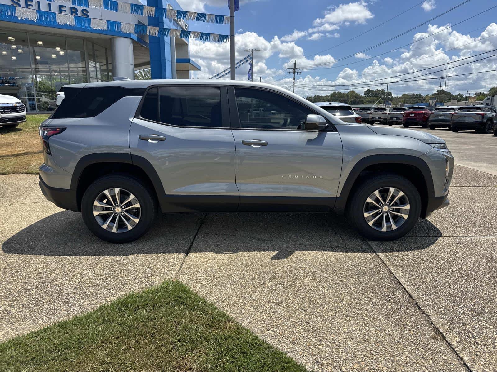 2027 Chevrolet Equinox LT - Photo 6
