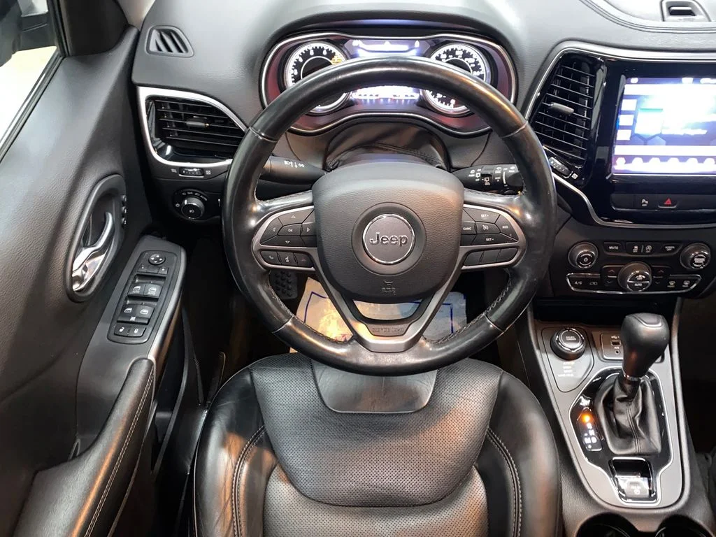 Used 2020 Silver Jeep Limited image 26