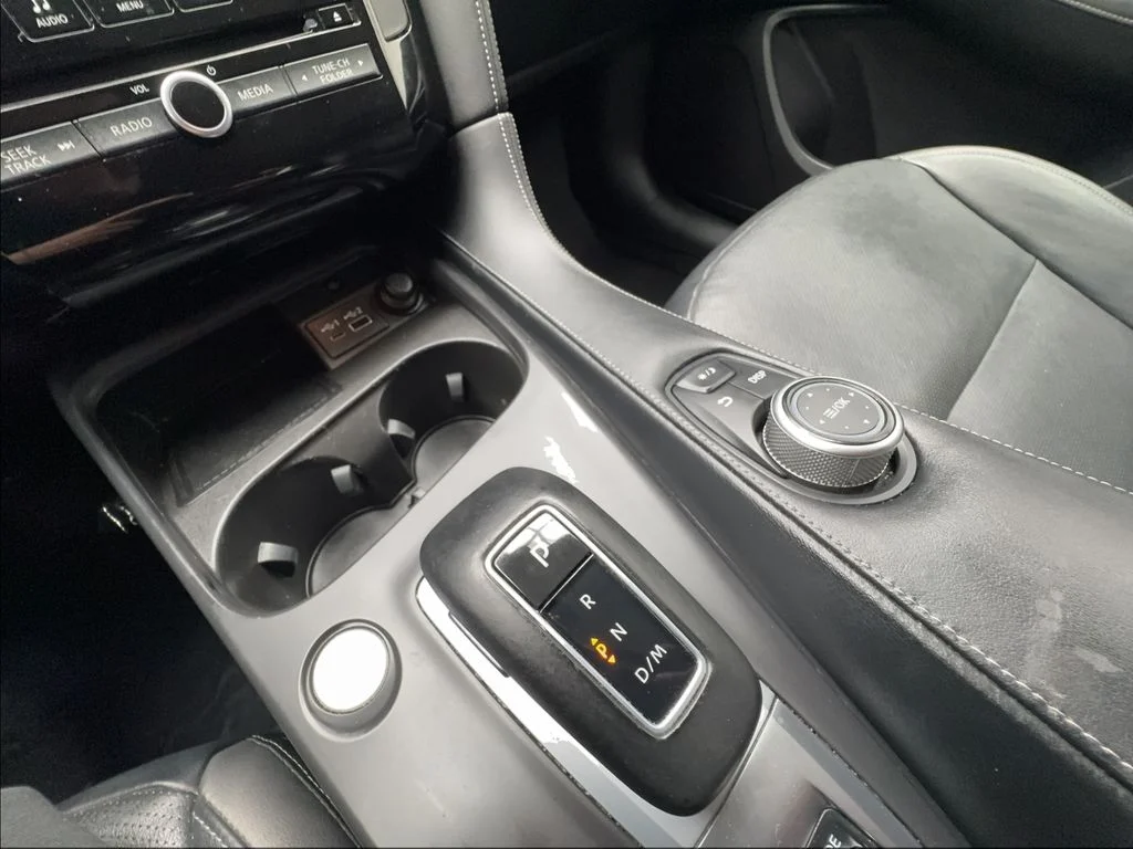 Used 2023 White INFINITI LUXE image 45