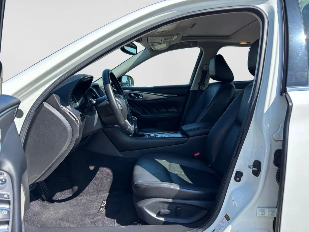 Used 2017 White INFINITI 3.0t Premium image 8