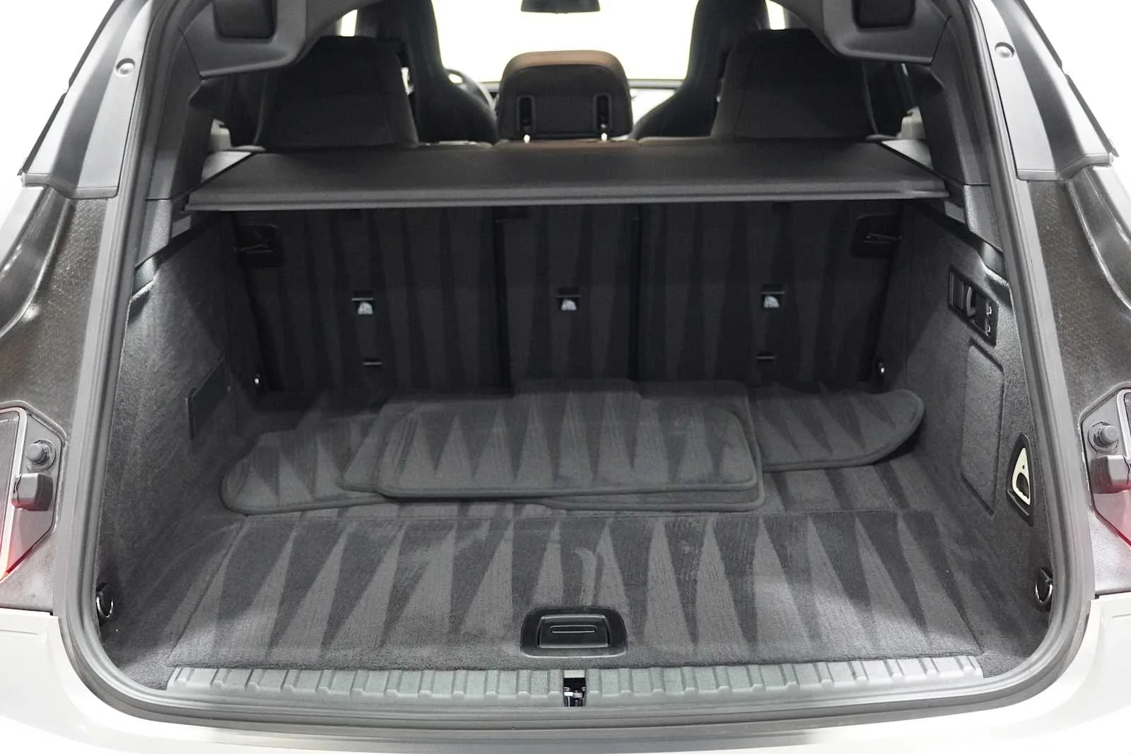 Certified Used 2024 Oxide Grey Metallic BMW xDrive50 image 24