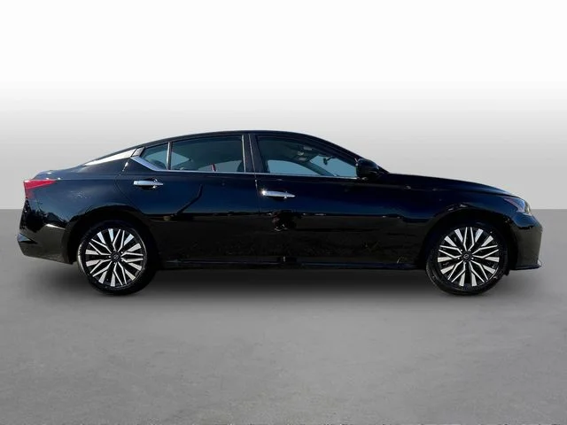 Used 2025 Black Nissan 2.5 SV image 8