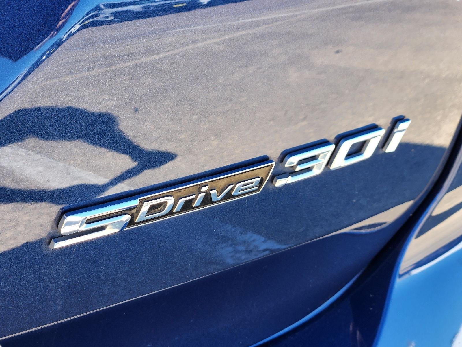 Used 2022 Phytonic Blue Metallic BMW sDrive30i image 11